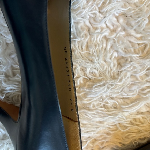 Salvatore Ferragamo Navy Blue Heels - Size 7.5B - Picture 2 of 7